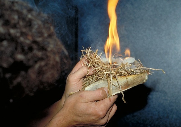 Atelier feu au musée de la Préhistoire du Vercors