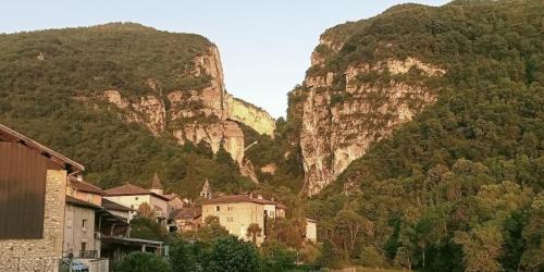Visite guidée des rues du village de Cognin-les-Gorges et de ces lieux remarquables
